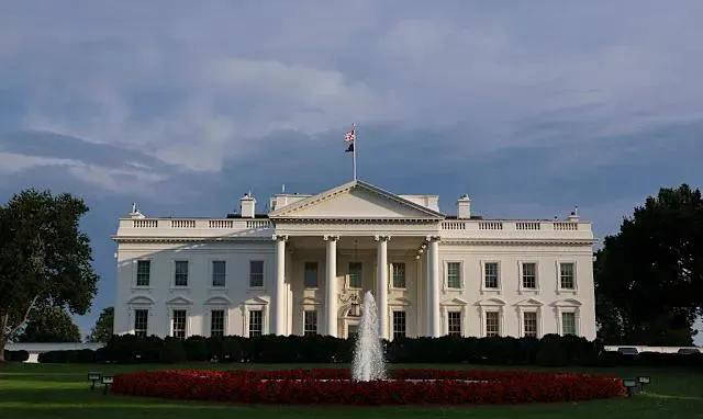 怀特关系密, 众到场支持