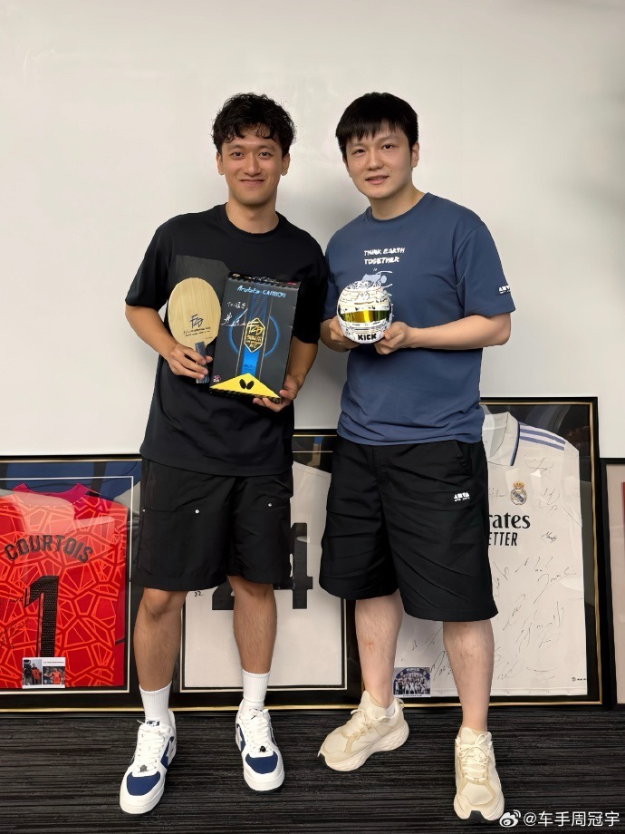 AA, 签球拍 AA, 签球拍