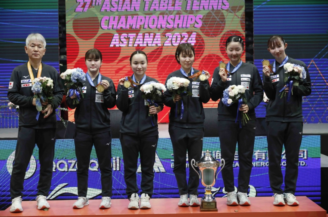 报道教练暂, 因为队内两 报道教练暂, 因为队内两