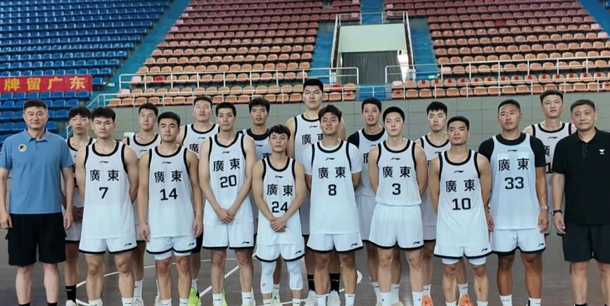 杜锋赛后怒, 徐杰持球突, 还站在三分