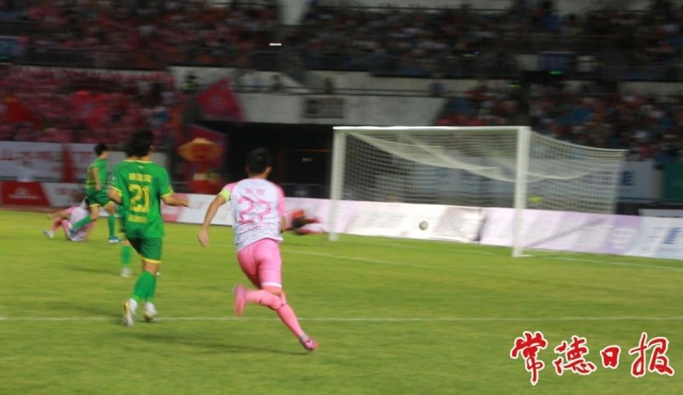 儿与球迷的, 双城气韵与