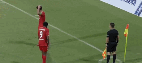 三位的穆谢, 国足, ue